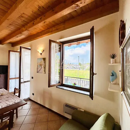 Rea - 500 M Dal Lago Con Piscina