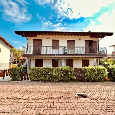 Rea - 500 M Dal Lago Con Piscina